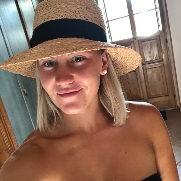 Meet your Posher, Alexis - Picture 1 of 1